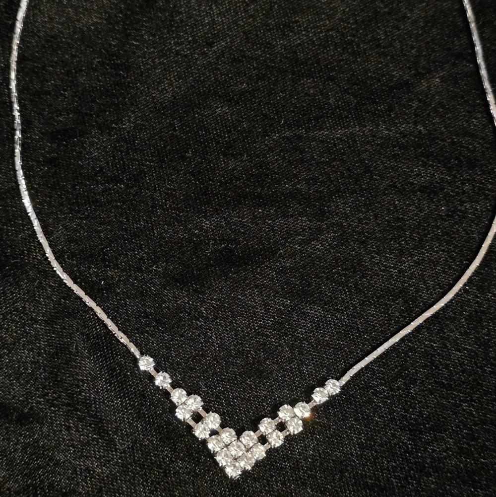 Elegant Silver Necklace with Crystal Accents